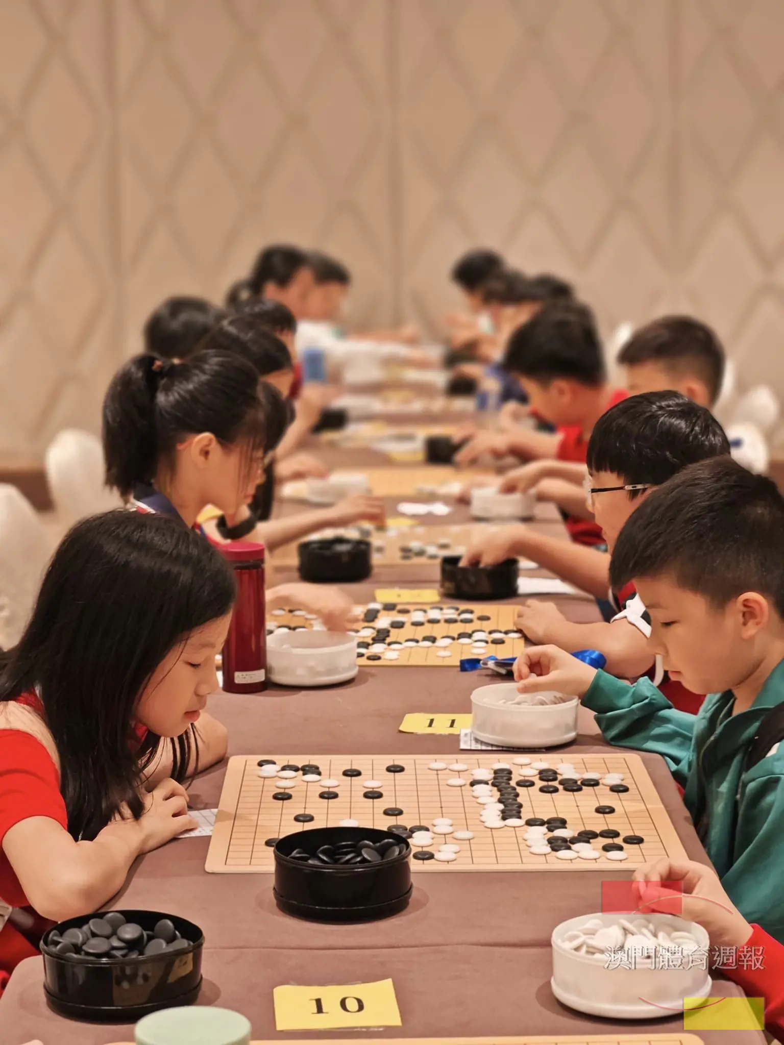 棋手沉著應戰 (圍棋會相片).jpg